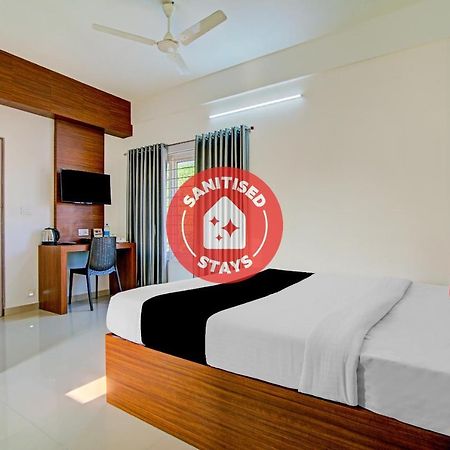 Готель Vaccinated Staff- Capital O 74715 Phoenix Holidays Kochi Екстер'єр фото