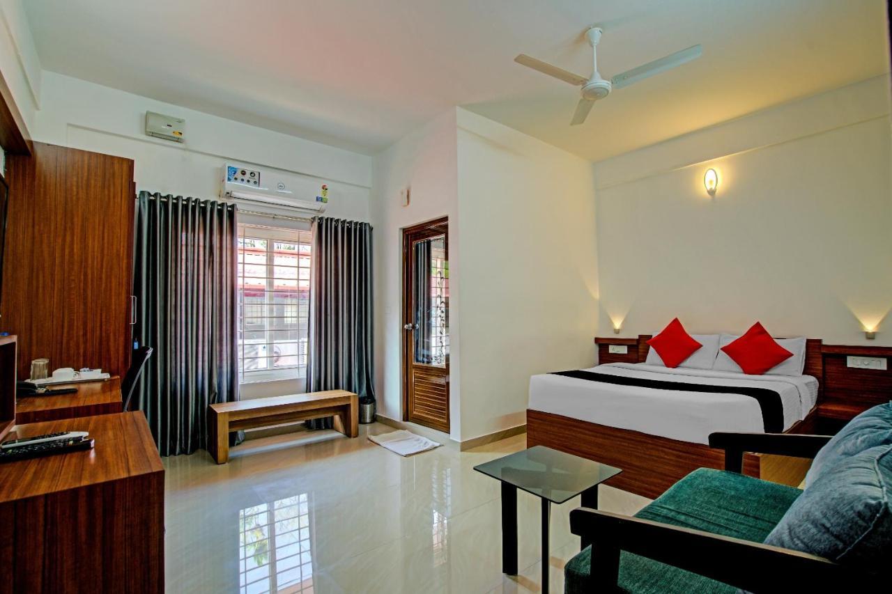 Готель Vaccinated Staff- Capital O 74715 Phoenix Holidays Kochi Екстер'єр фото