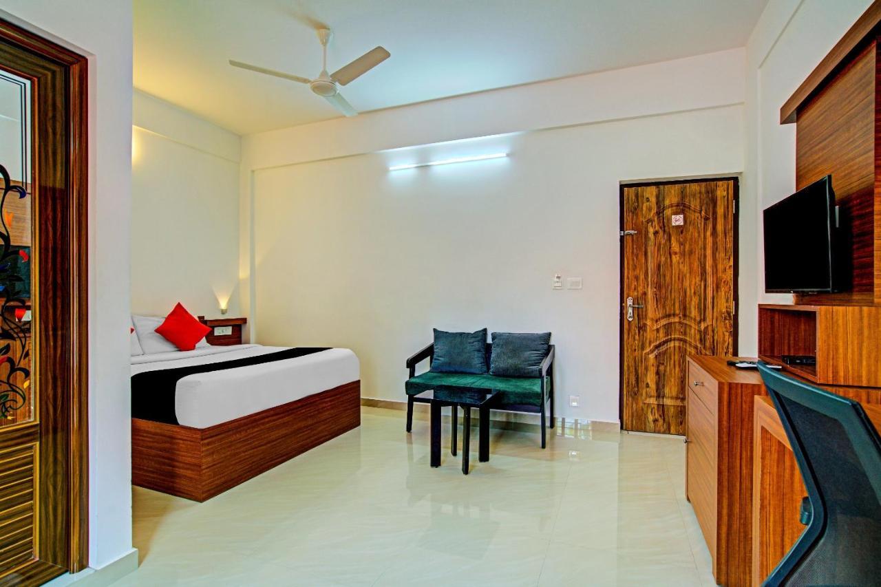 Готель Vaccinated Staff- Capital O 74715 Phoenix Holidays Kochi Екстер'єр фото