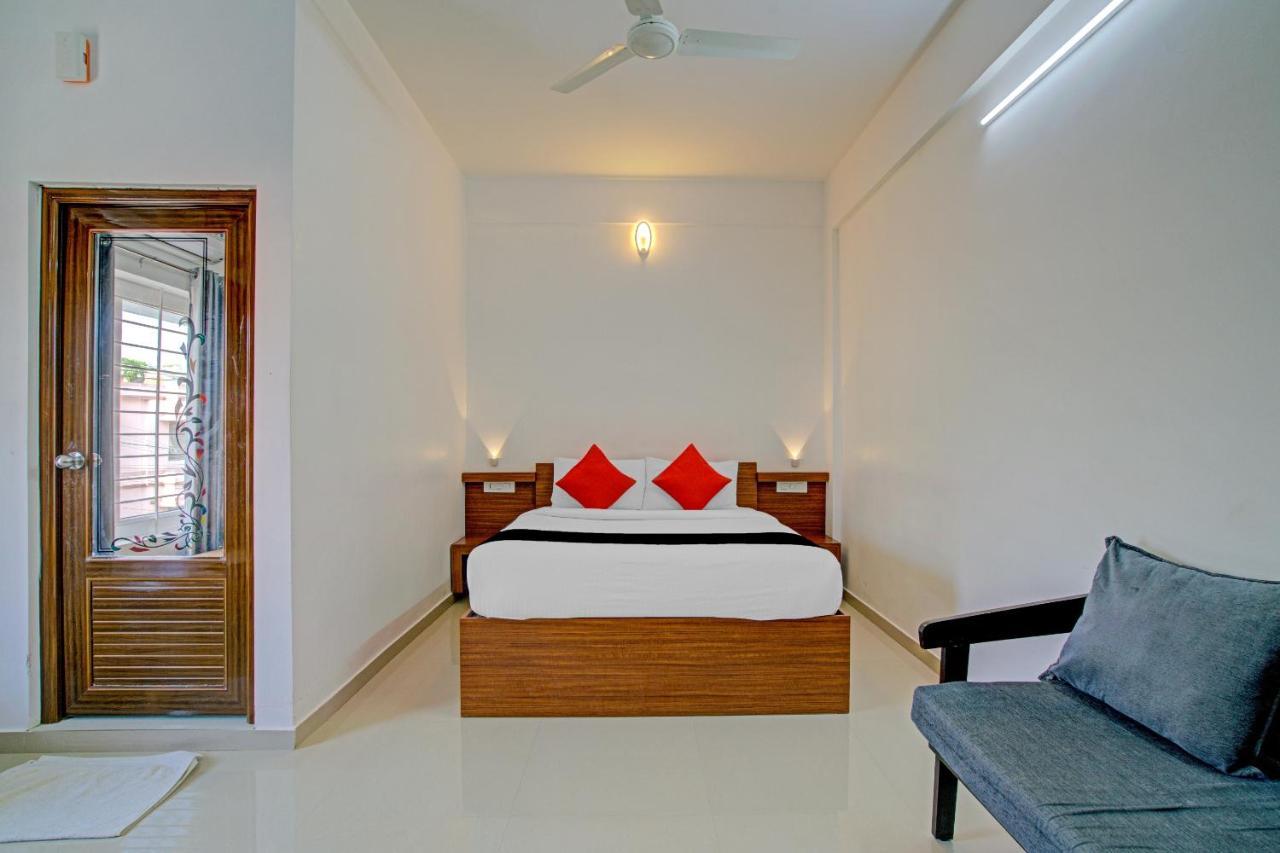 Готель Vaccinated Staff- Capital O 74715 Phoenix Holidays Kochi Екстер'єр фото