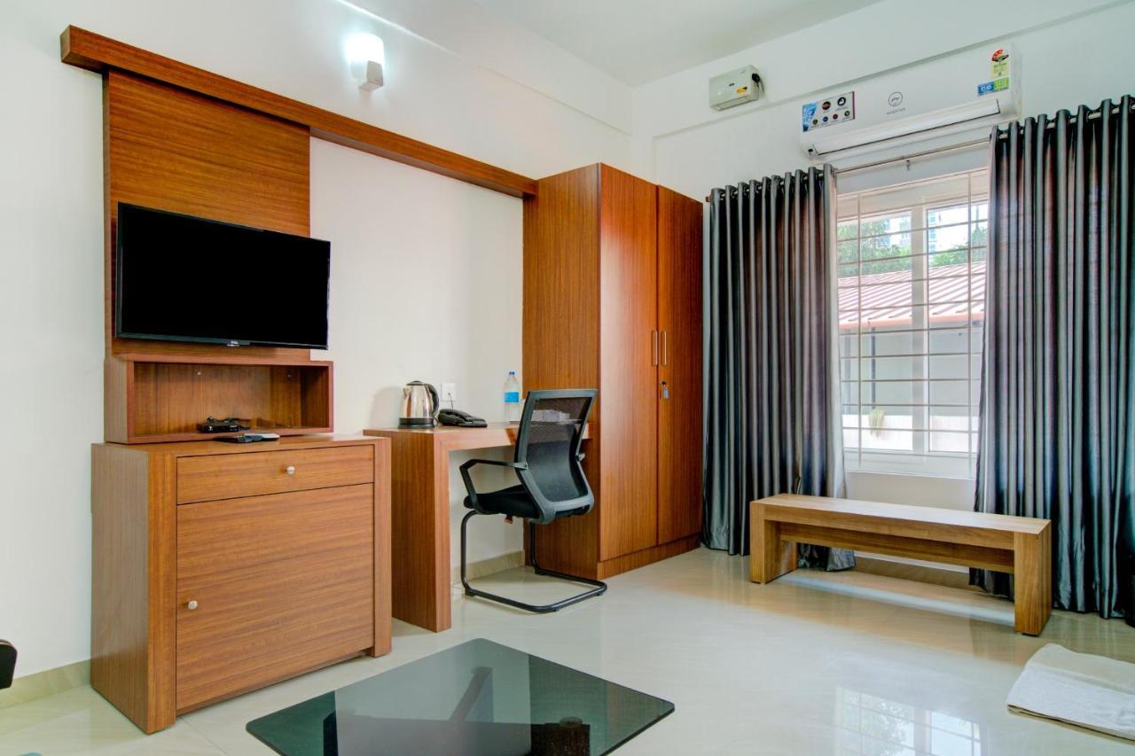 Готель Vaccinated Staff- Capital O 74715 Phoenix Holidays Kochi Екстер'єр фото